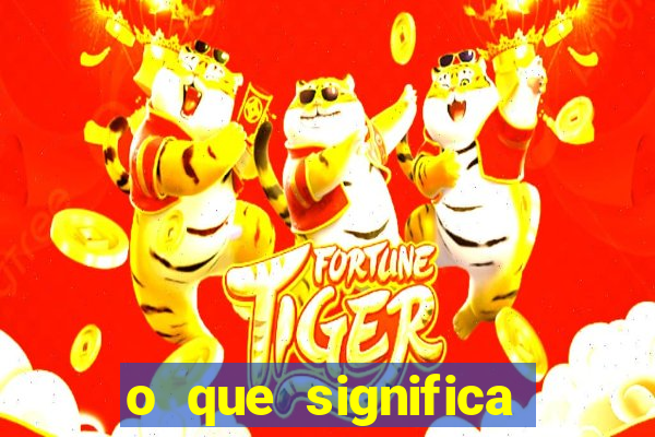 o que significa sonhar dobrando roupas